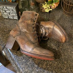 BedStu judgement boots, size 9.